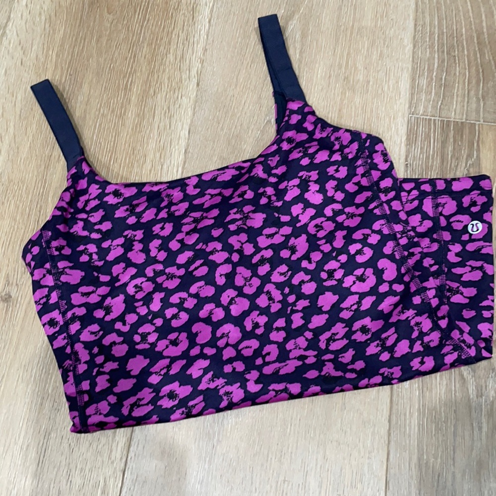 Lululemon workout top - size 6